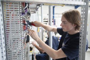 Elektro-Installateure / Elektriker / Elektroniker (m/w/d) (Einsatzgebiet: ortsnah)